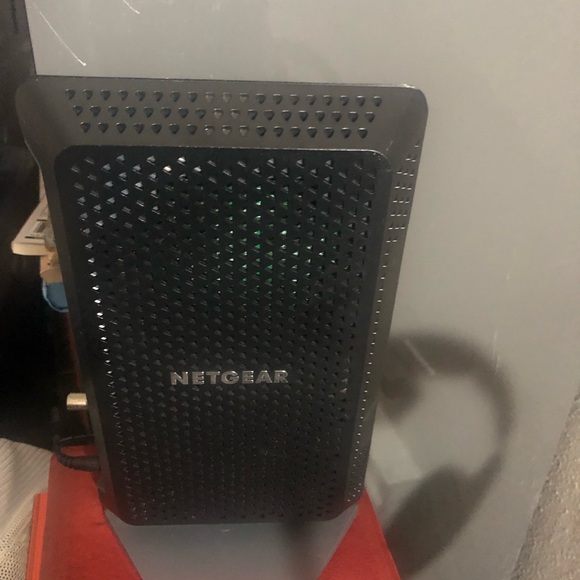 NETGEAR Nighthawk CM1200 DOCSIS 3.1 Multi-Gig Cable Modem, 4 Ethernet ports - Picture 2 of 13